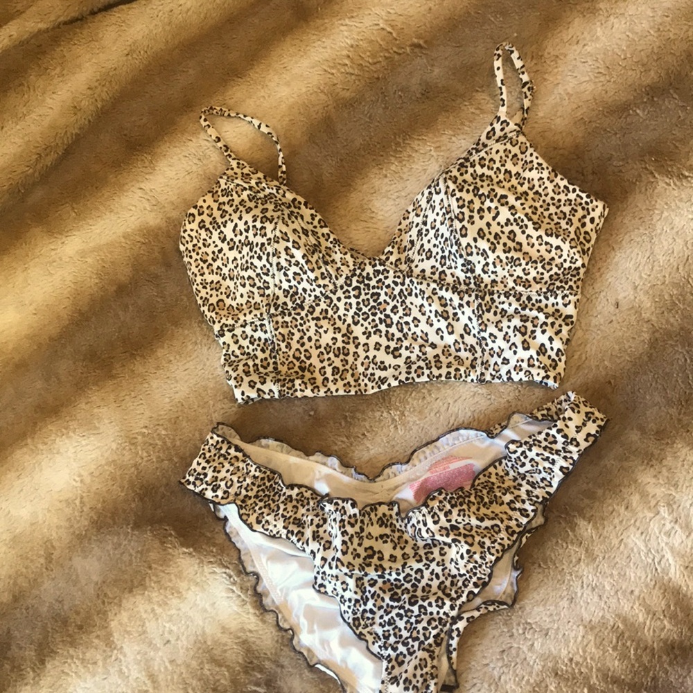 Victoria’s Secret Leopard Cheeky Ruched Bikini M/L